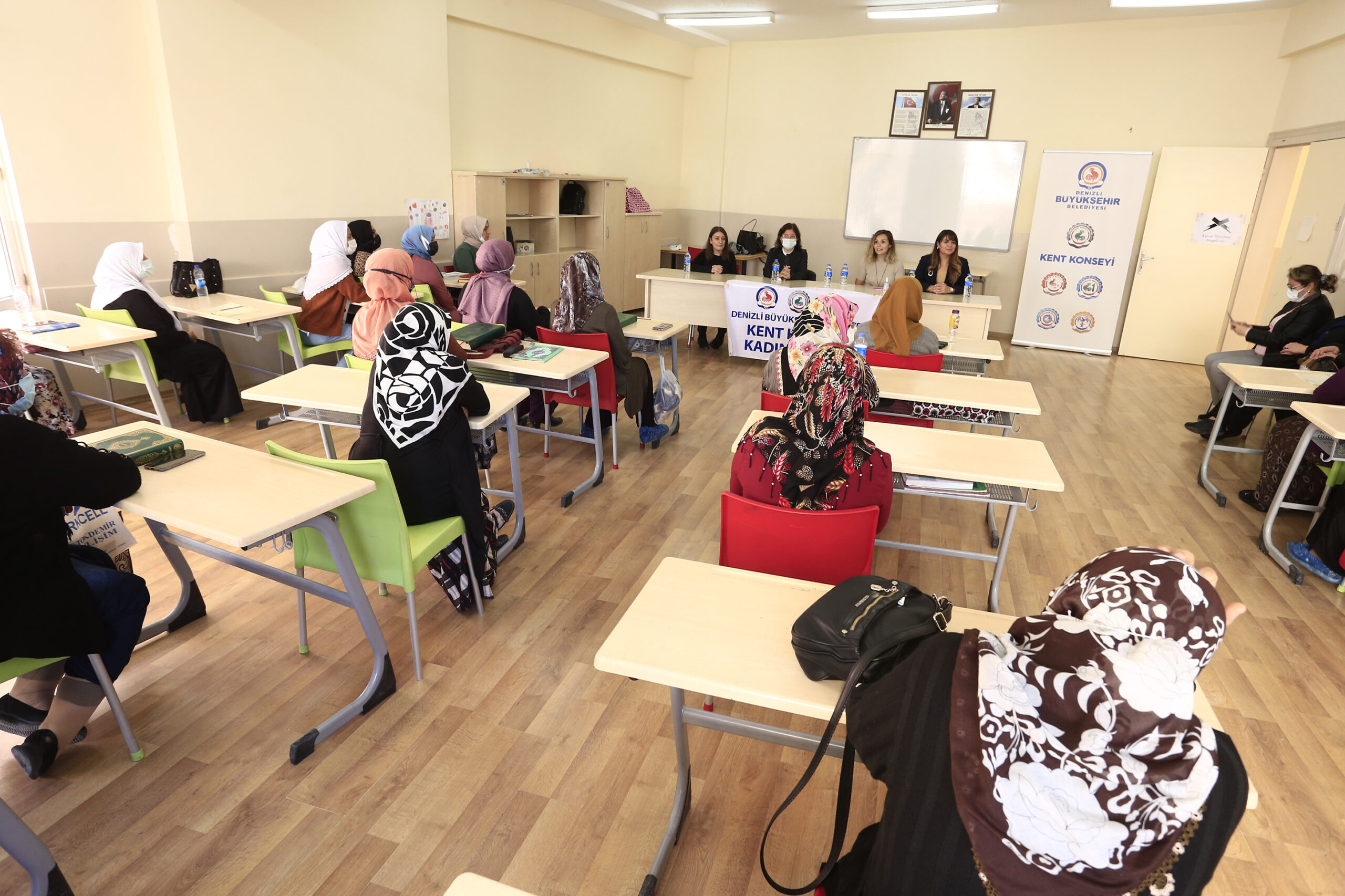 Kent Konseyinden Aile ici iletisim programi 3 scaled - Kadın Meclisi eğitim programlarına devam ediyor