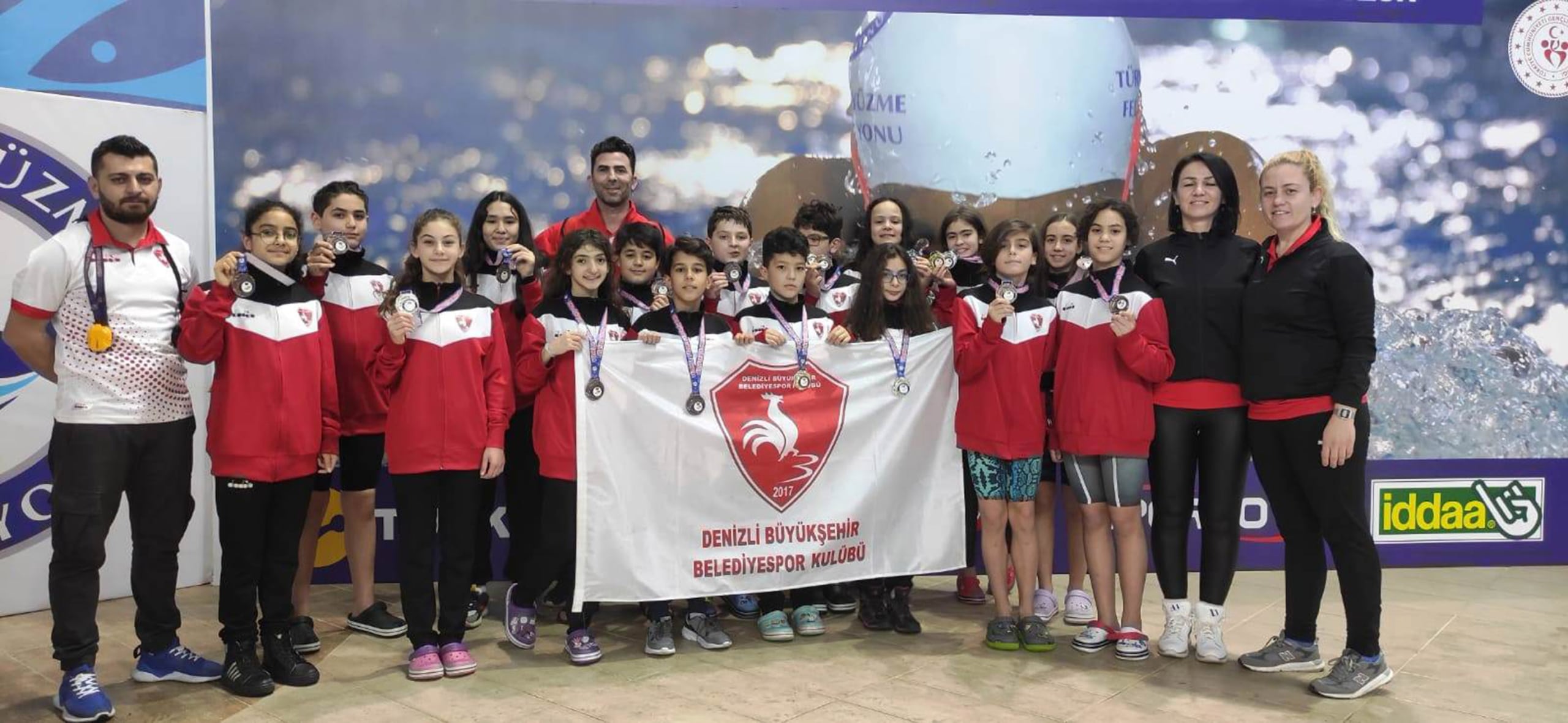 Denizli Buyuksehir Belediyespor Yuzme Takimi scaled - Büyükşehir'de Türkiye Şampiyonluğu sevinci